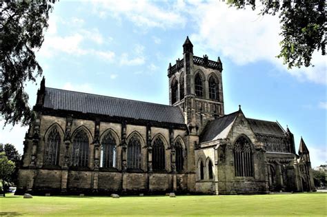 paisley abbey   historic building dating    century