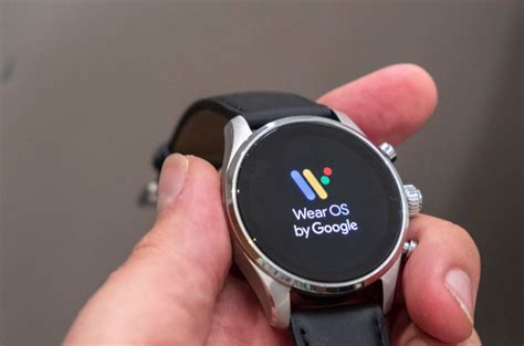 L Re Des Montres Wear Os De Fossil S Ach Ve Google Point Du Doigt