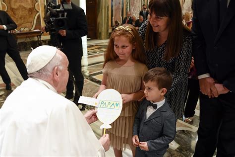 El Papa La Familia Es La Escuela De La Paz Exaudi