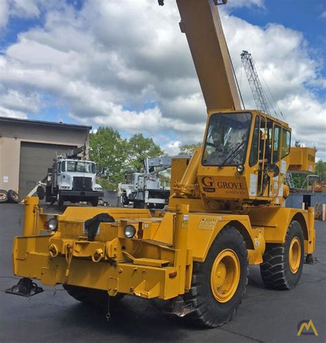 Grove RT525C 25 Ton Rough Terrain Crane For Sale Hoists Material