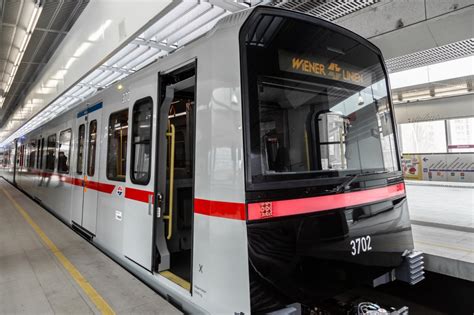 Neue U Bahn für Wien X Wagen startet in den Öffi Betrieb BIZEPS