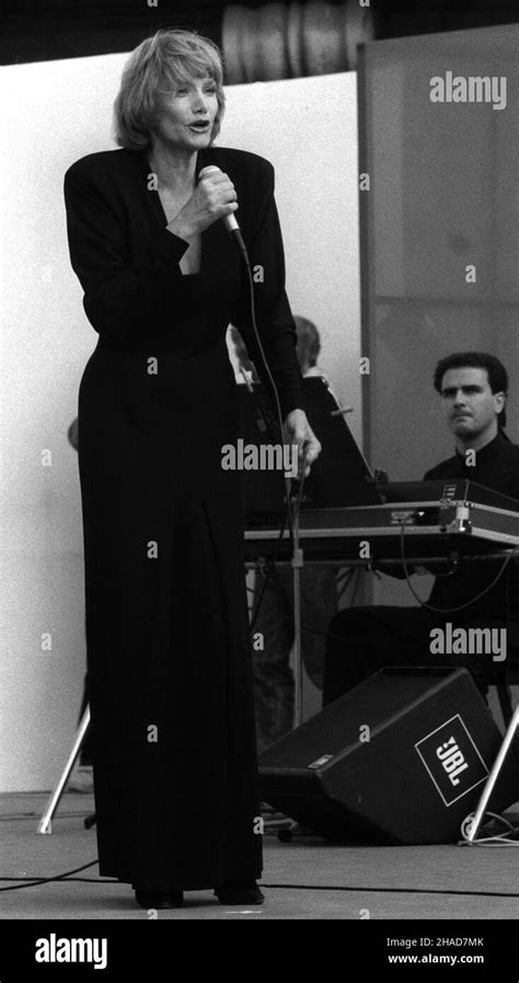 Warszawa 1989 r. Aktorka, piosenkarka Anna Prucnal podczas koncertu na ...