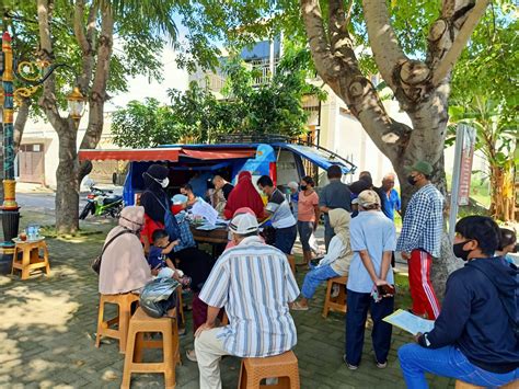 Tak Hanya Di Lapak Cafe Pelayanan Juga Ramai Pemohon Dokumen Adminduk