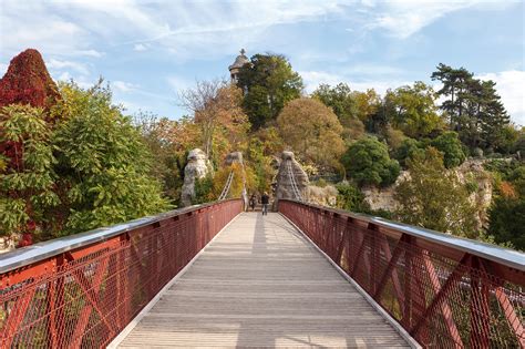 Parc Des Buttes Chaumont Lose Yourself In One Of Paris Largest