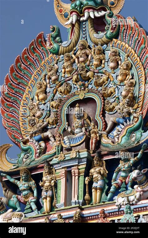 Meenakshi hindu temple in Madurai, Tamil Nadu, South India. Sculptures ...