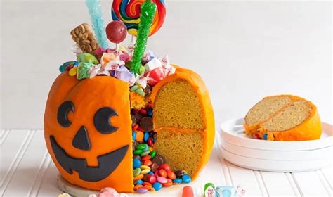 Recette G Teau Citrouille Remplis De Bonbons Halloween Cake