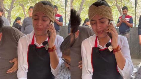 Delhis Viral Vada Pav Girl Breaks Down In Tears As Mcd Officials Put