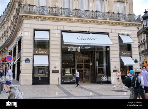 Avenue Des Champs Elysees Stock Photo Alamy