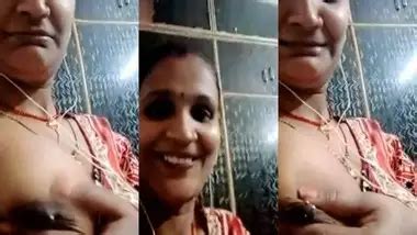 Desi Bhabhi Showing Her Milking Boobs Free Sex Video