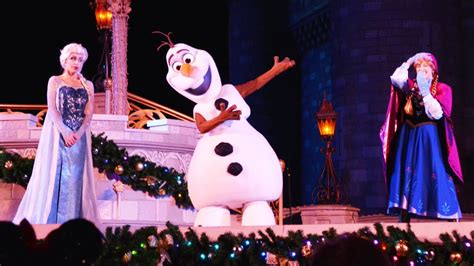 Olaf Makes 1st Ever Live Appearance At Walt Disney World In A Frozen Holiday Wish Show Anna