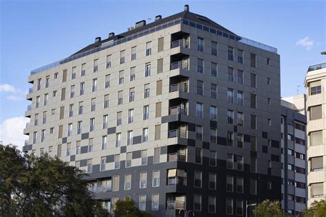 La Biblioteca Y Otros Dos Edificios De Alzira Son Similares Al Devorado