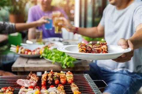 Throw an Easy Barbecue Party - Barbecuebible.com