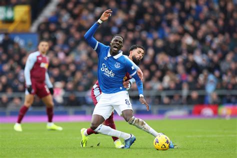 Newcastle Eye Move For Everton Midfielder Amadou Onana