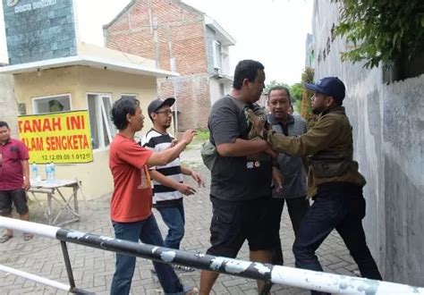 Merasa Ditipu Pengembang Pemilik Lahan Tutup Akses Perumahan Sengon