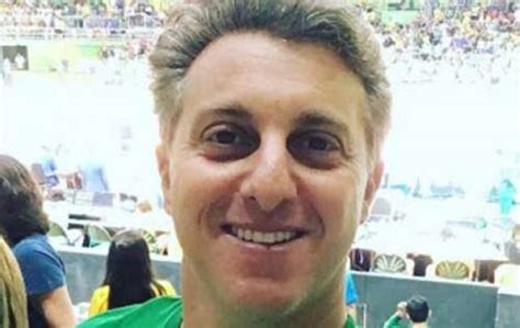 Apresentador Luciano Huck Vaiado Em Estreia Do Brasil No V Lei Masculino