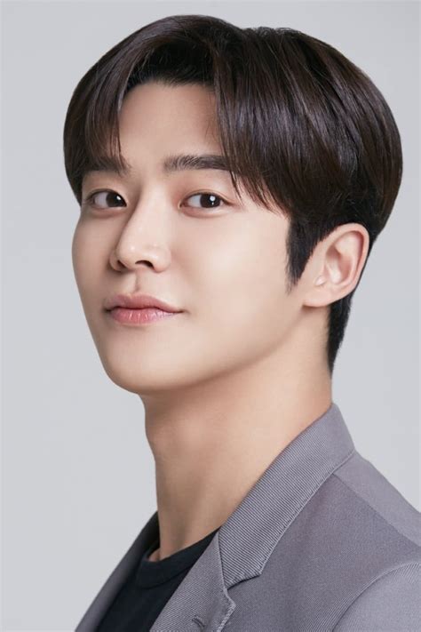 로운 - Profile Images — The Movie Database (TMDB)