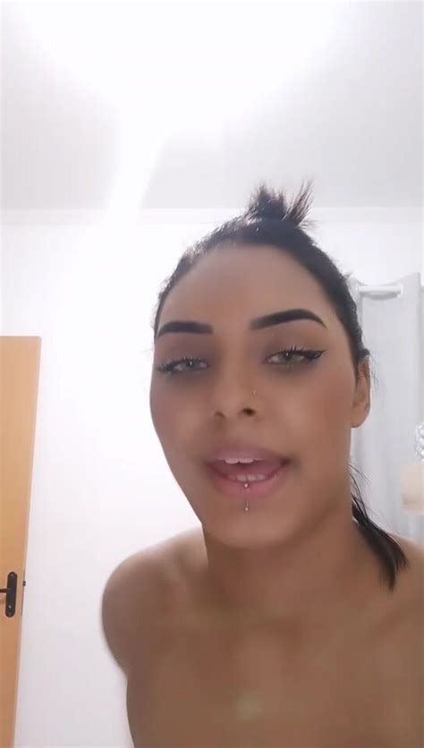 Brunette Paying Titty During Video Call With Friend Cnn Amador