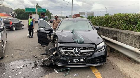 Fakta Fakta Mercy Tabrak Mobil Di Tol Jorr Kumparan