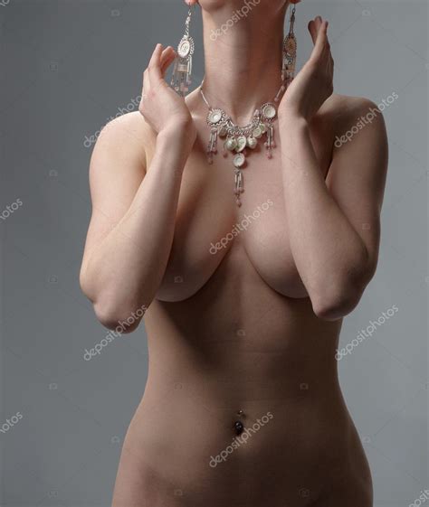 Sexy mujer desnuda con una decoración de joyería Foto de stock