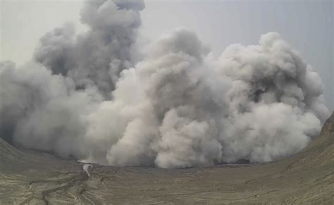 Philippines Evacuates Thousands After Taal Volcano Eruption Daily Sabah