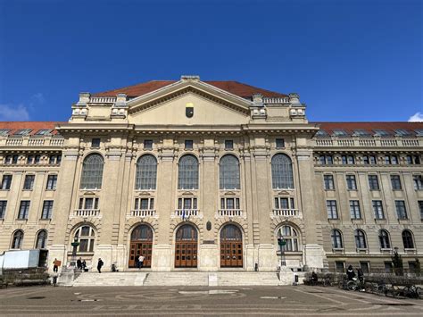 University of Debrecen, Main Building - Debrecen4u