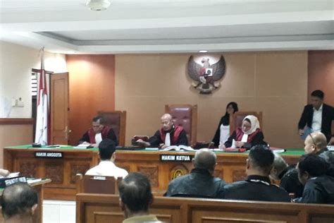 Foto Sidang Tuntutan Pembunuh Satu Keluarga Di Bekasi Ditunda