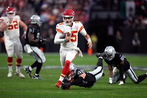 Patrick Mahomes Sets Record Kansas City Beats Raiders For Afcs Top Seed