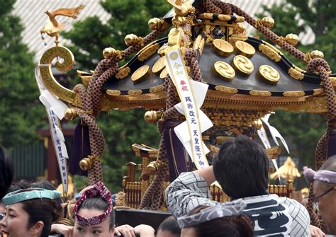 絢爛100基の神輿が練り歩く 東京・浅草の三社祭 イザ！