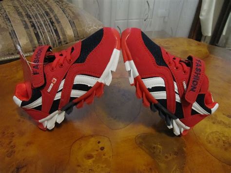 Кроссовки хорошего качества из лёгкого, прочного дышащего ...