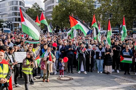 Bilderstrecke Zu Pro Pal Stinensische Demo In Frankfurt Verl Uft