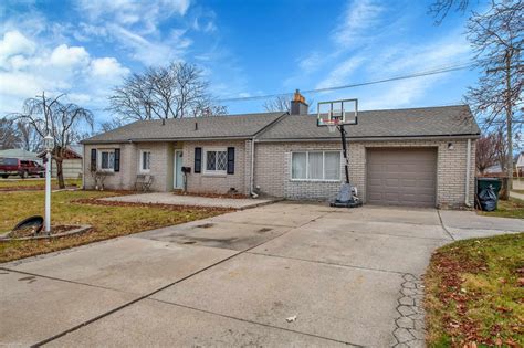 21200 Ardmore Saint Clair Shores Mi 48081 Mls 50097782 Redfin