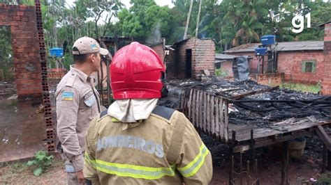 Vídeo Casa Pega Fogo Ao Ser Atingida Por Raio Em Macapá Amapá G1