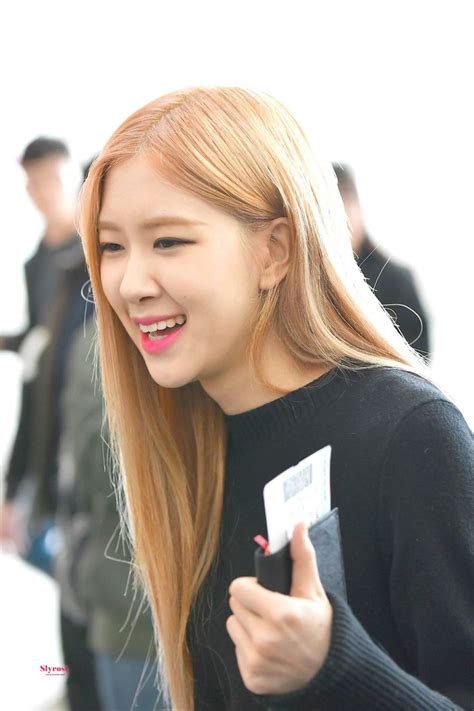 Pin De Jugu Em Rose Blackpink Airport Style