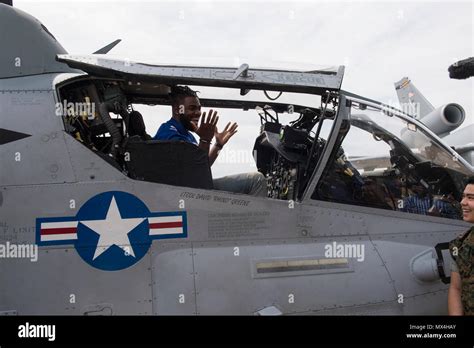 Cockpit ah 1w super cobra hi-res stock photography and images - Alamy