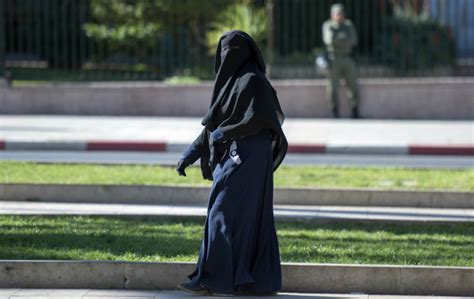 Interdiction Du Niqab L Onu Condamne La France