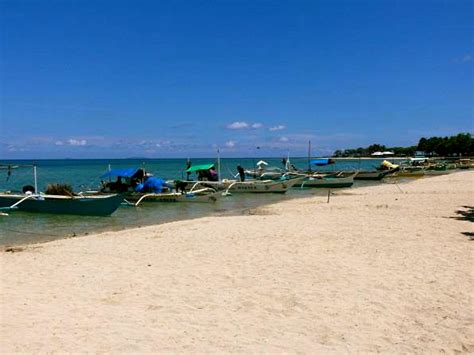 Cuyo island has fantastic beaches, but no tourists.