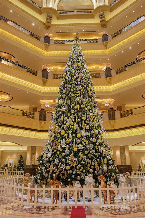 Christmas tree at the Emirates Palace. Pyrography by Larissa Antonova ...