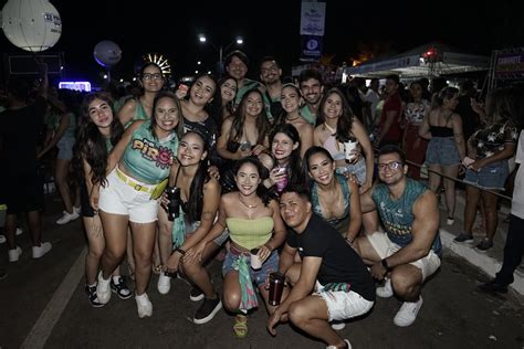 Noite Da Pirifolia Re Ne Multid O Na Avenida Da Folia Em