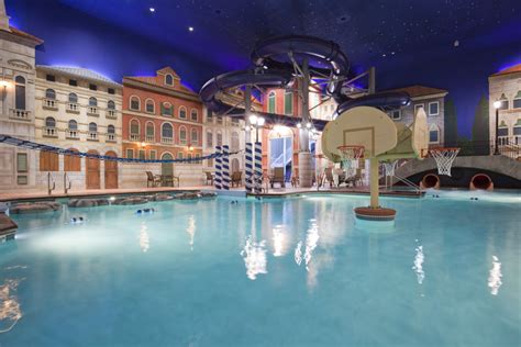 Venetian Waterpark at Holiday Inn Hotel Maple Grove/Arbor Lakes | Explore Minnesota