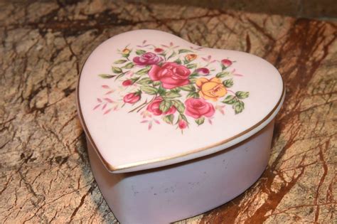 Vintage Heart Shaped Off White Hand Painted Floral Lefton Jewelry