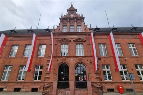 Zakończył się remont elewacji zabytkowego budynku poczty w Elblągu