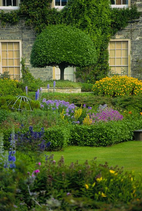 Beautiful Flower Gardens Of The World