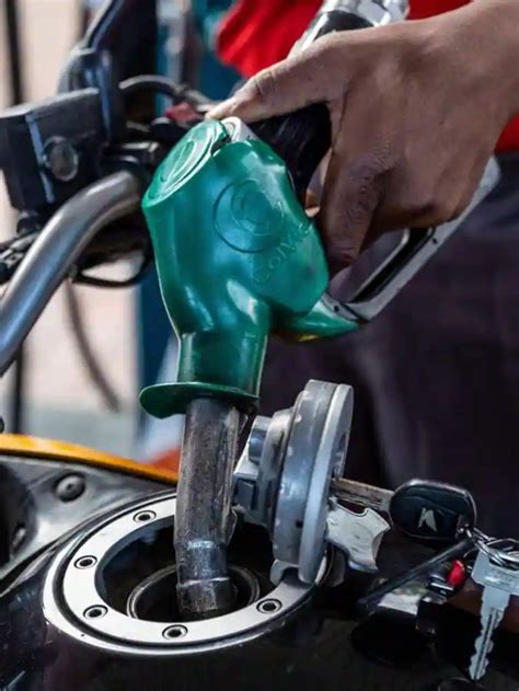 Petrol Diesel Price होली के दिन जानें पेट्रोल डीजल के नए रेट्स