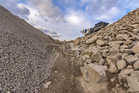 Mechanical Conveyor Belt To Pulverize Rock and Stone and Generate ...