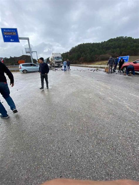 Mudurnu Nallıhan yol ayrımında can pazarı aracın içinden yola fırladı