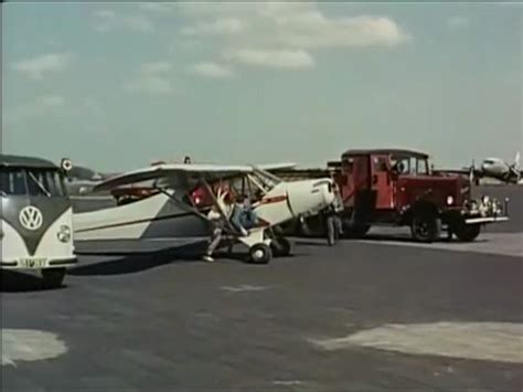 IMCDb Org 1955 Volkswagen Krankenwagen Typ 2 T1 In Hoch Droben