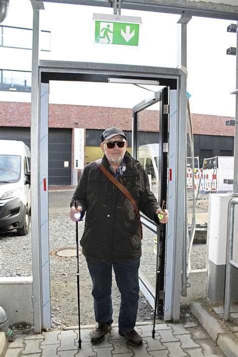 Steiniger Weg Zum Neuen Stader Parkhaus Senior Warnt Vor Sturzgefahr