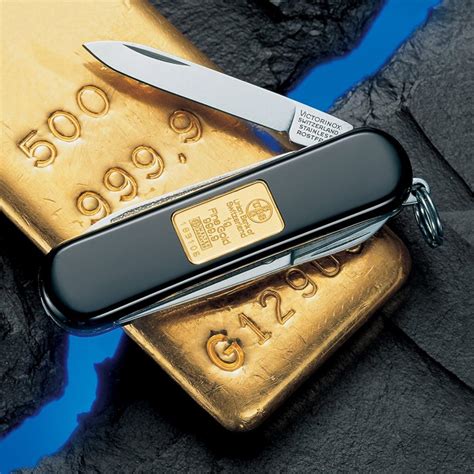 Victorinox Swiss Army Classic SD Pocket Knife » Petagadget