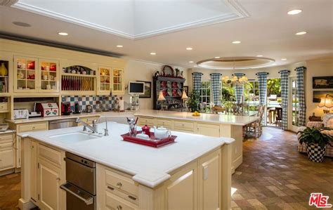 Goldie Hawn And Kurt Russell Sell Their California Estate For 69