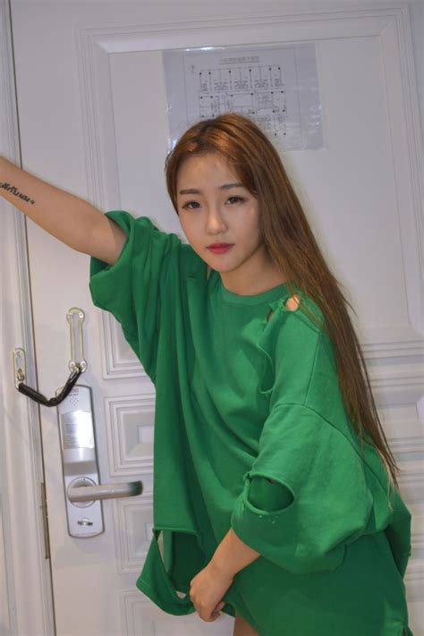 Hit x Hot 国模美宁大尺度人体私拍套图 Page